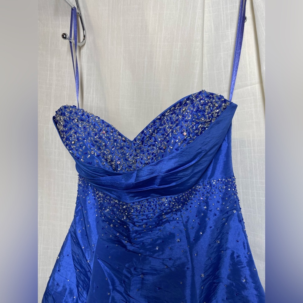 Dress - Picture 2 of 5
